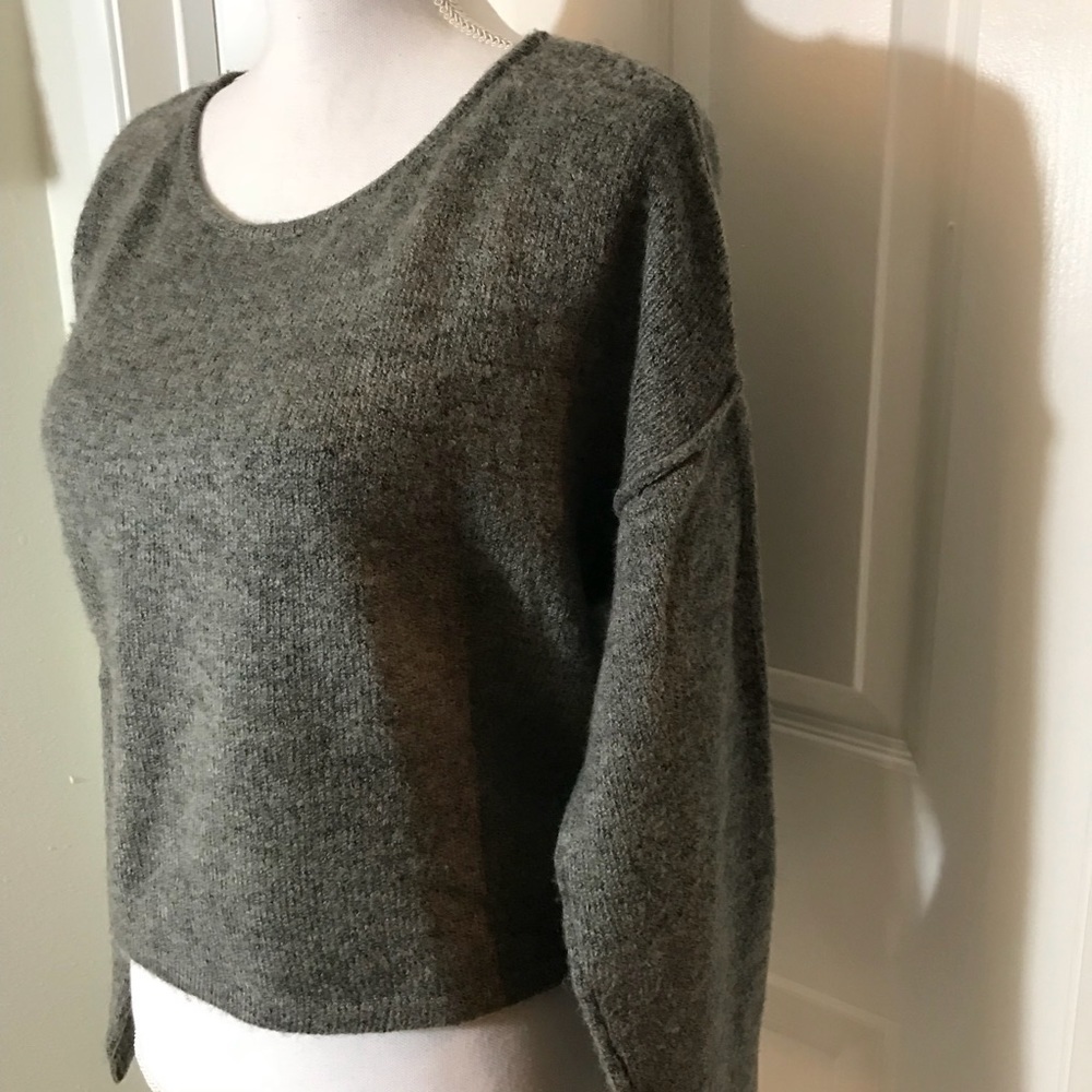 Cropped sweater - Picture 2 of 8